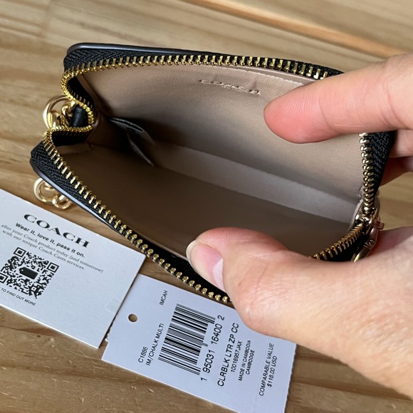 Coach Card Case🎈🎈 - Picture 5 of 8